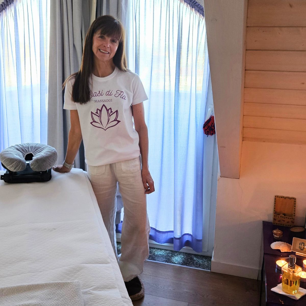 Flo nel suo studio massaggi di padova in attesa di un cliente